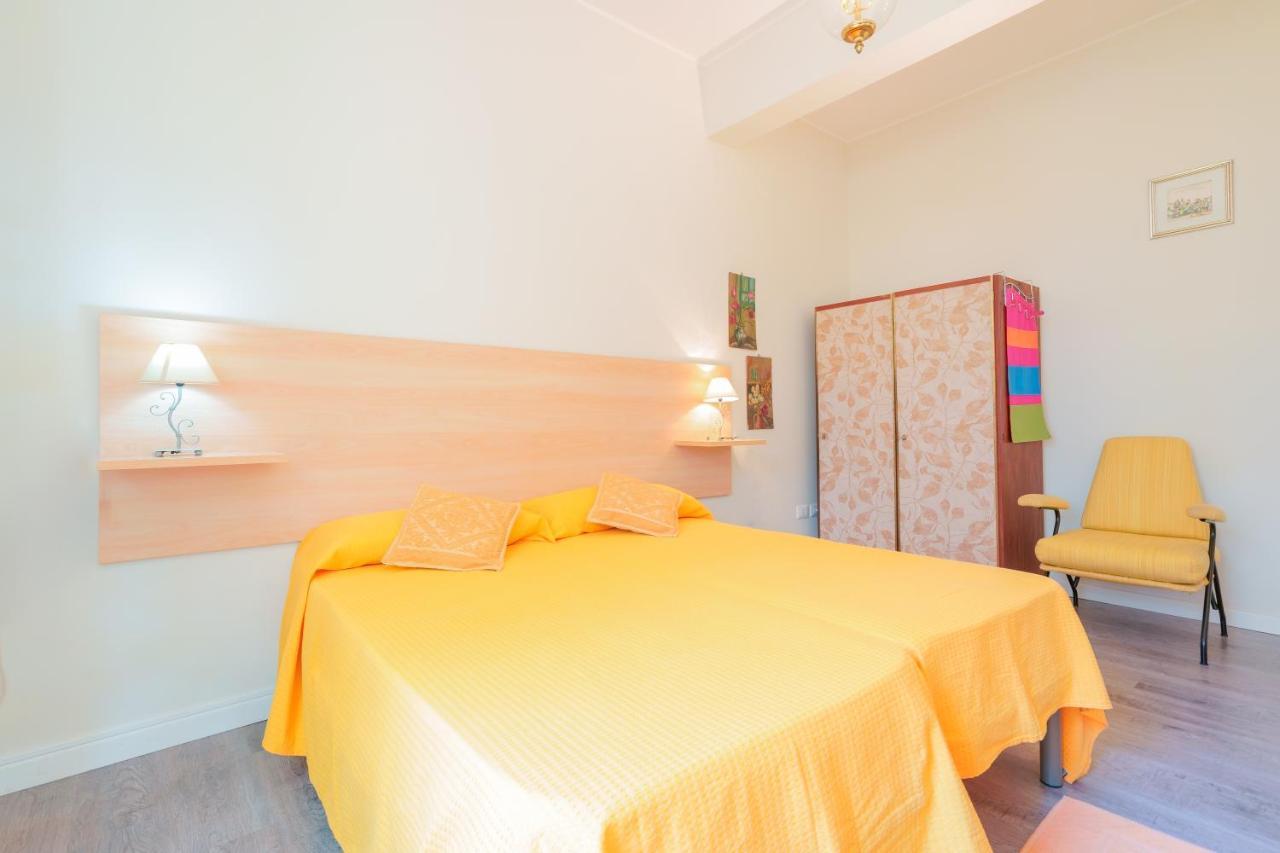 Fortyfourbandb Bed & Breakfast Cagliari Eksteriør bilde